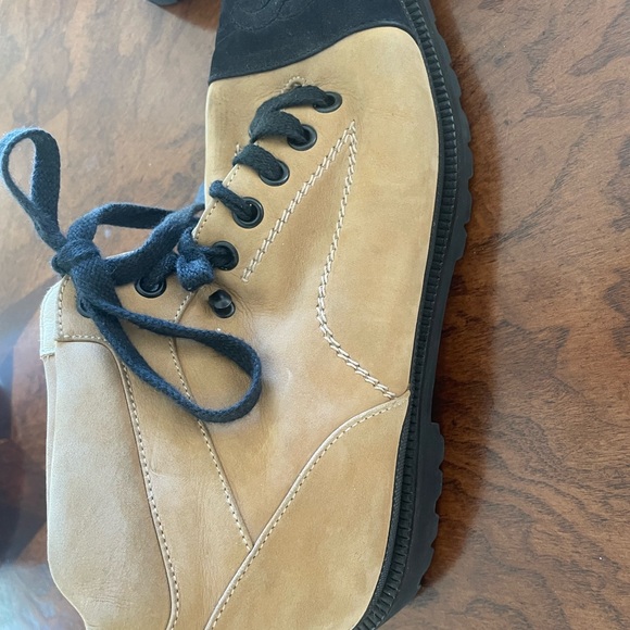 CHANEL beige/black suede bootie - Picture 6 of 14